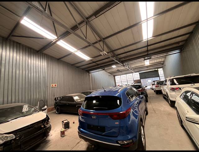 297M² WAREHOUSE TO LET IN ISANDO